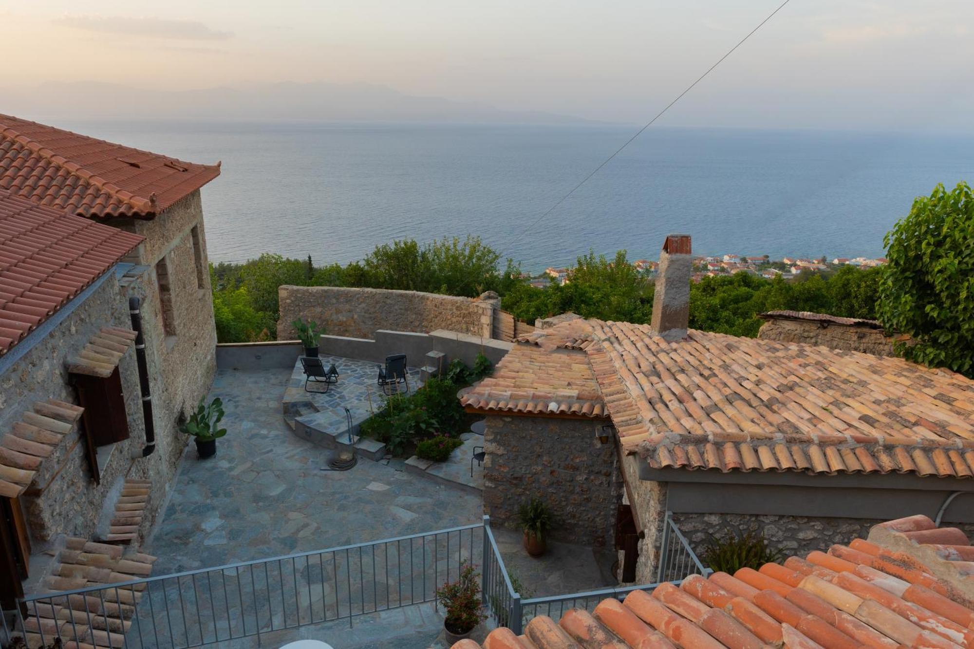 Fteri Stone House In Platanos, Akrata Apartamento Exterior foto