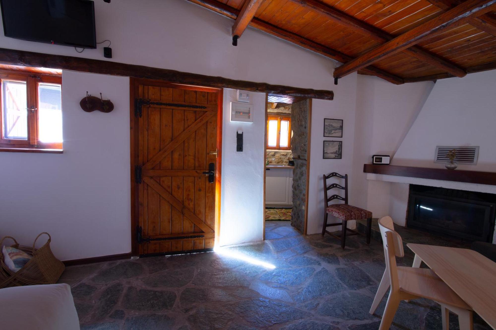 Fteri Stone House In Platanos, Akrata Apartamento Exterior foto