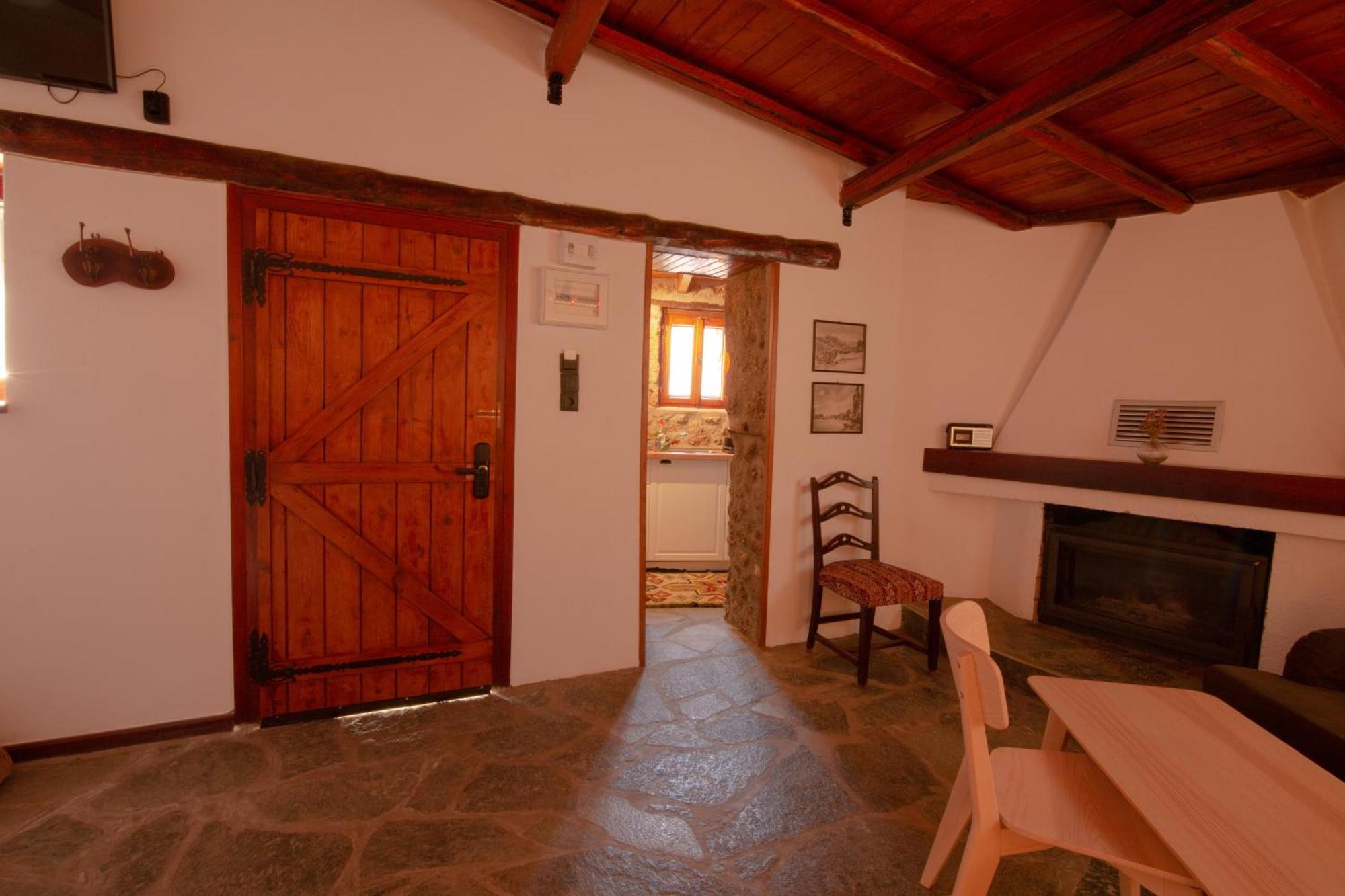 Fteri Stone House In Platanos, Akrata Apartamento Exterior foto